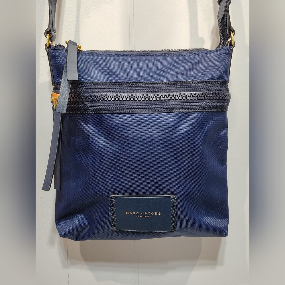 Marc Jacobs Navy Nylon Crossbody Bag Minimalist Lightweight Travel - Picture 8 of 15